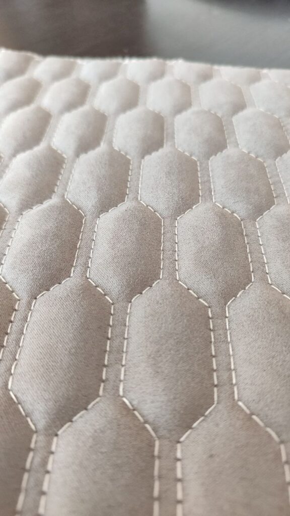 Замша молочная стёганая вытянутые соты для авточехлов — Автостудия K9